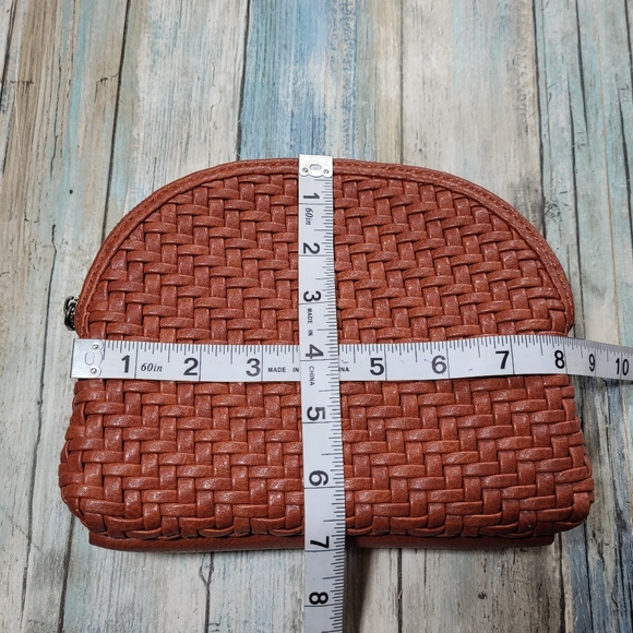 Antik Kraft Crossbody Purse. - Picture 3 of 8